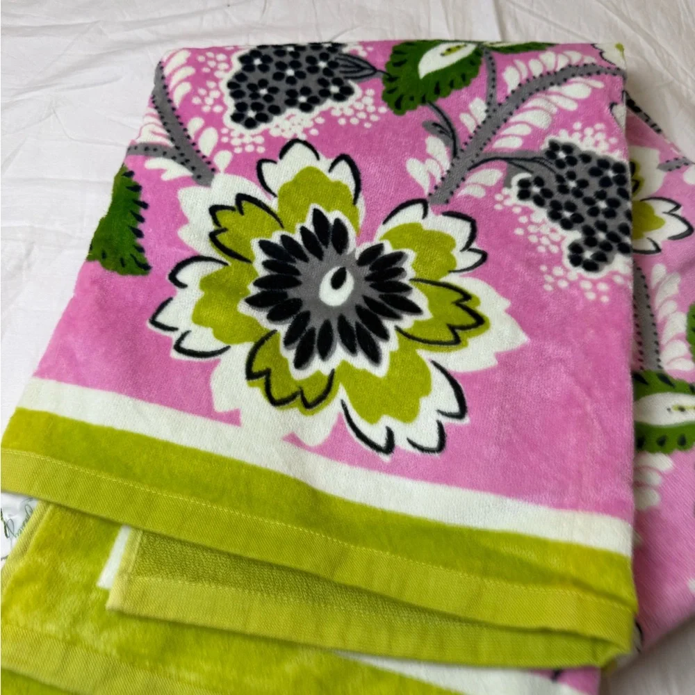 NWT Vera Bradley Priscilla Pink Beach Towel Retired Pattern